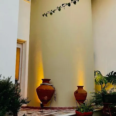 阿芙拉起亚酒店 2*